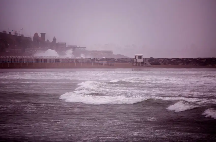 Alerta naranja por ciclogénesis en la costa bonaerense: prevén lluvias intensas, tormentas y ráfagas de viento