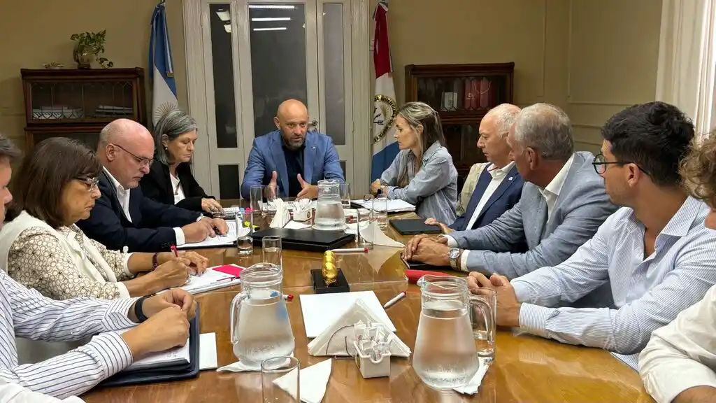 Puccini encabezó encuentro de trabajo con entes portuarios