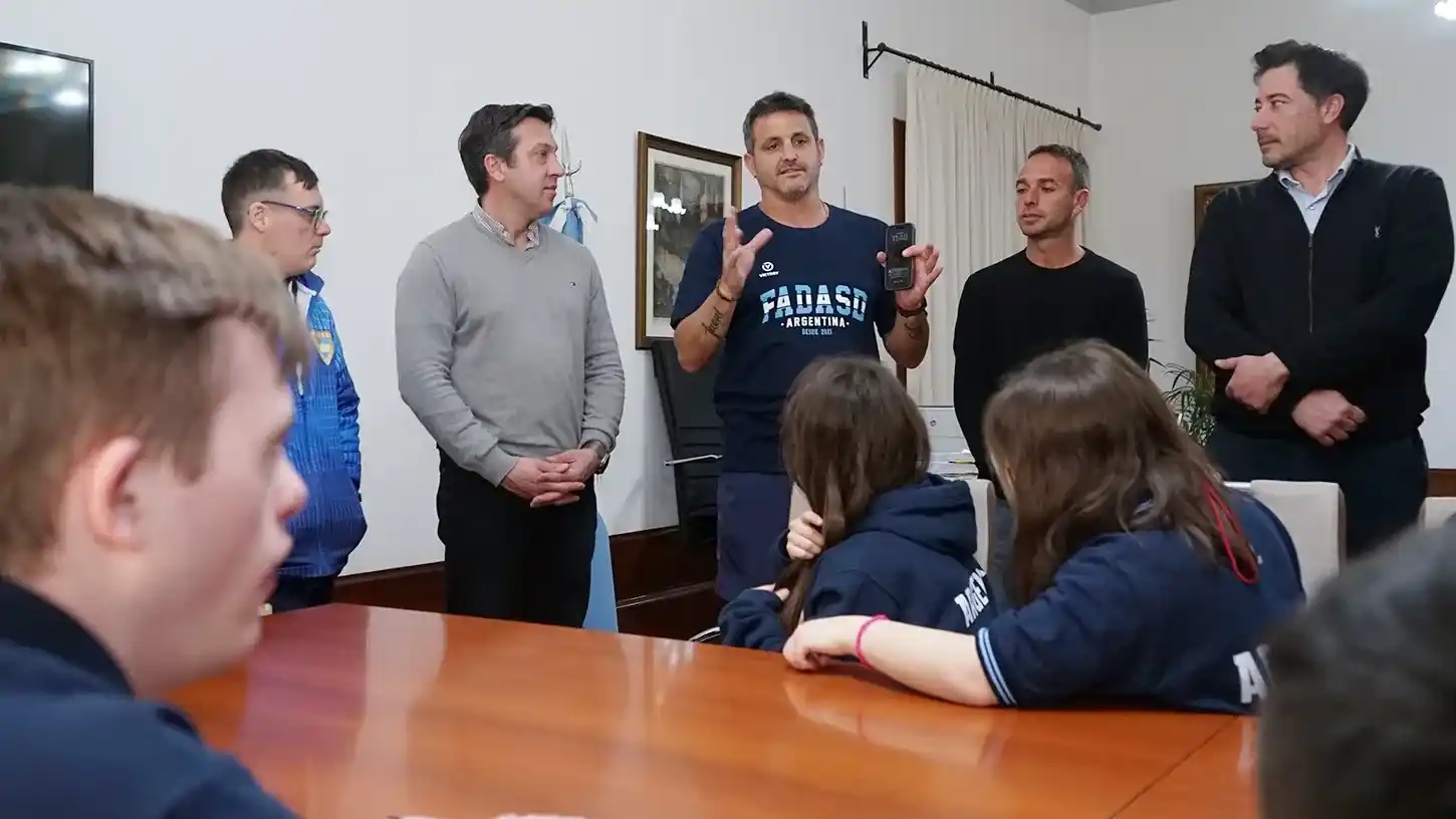 Representantes del seleccionado nacional en el despacho del intendente Arturo Rojas