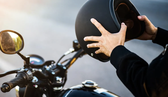 Según un estudio, sólo el 18,1% de los motociclistas usan casco