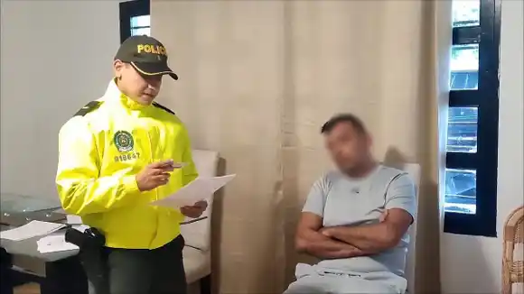 En COLOMBIA desmantelan banda de ciberdelincuentes: capturado alias «MONO»