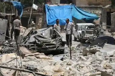 Al menos 30 muertos en bombardeos rusos contra la ciudad de Al Raqa