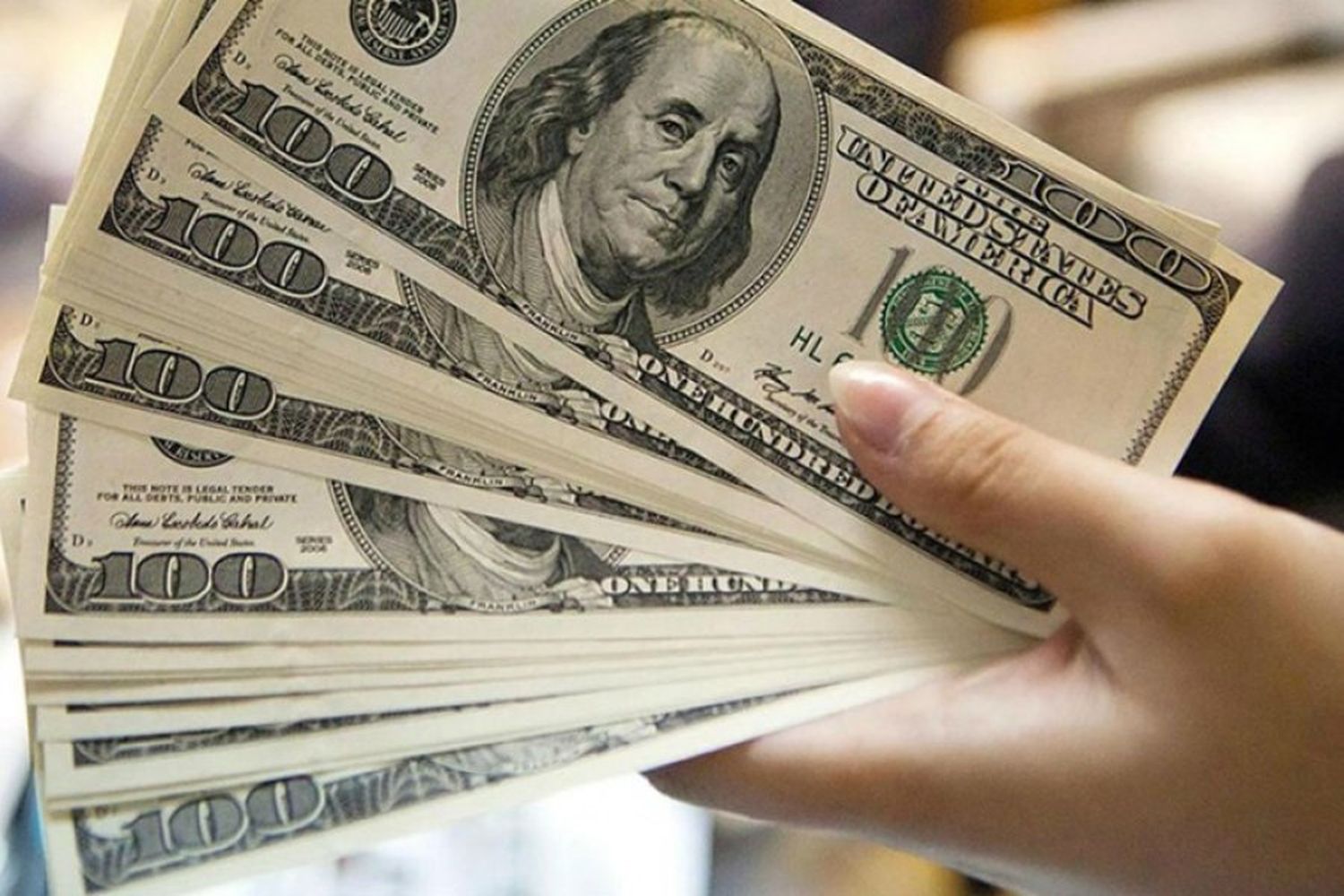 Boletin Oficial: Los detalles del nuevo "dólar turista" y el tipo de cambio para artistas internacionales