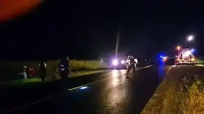 Dos personas murieron tras un choque entre una camioneta y una moto en una ruta provincial