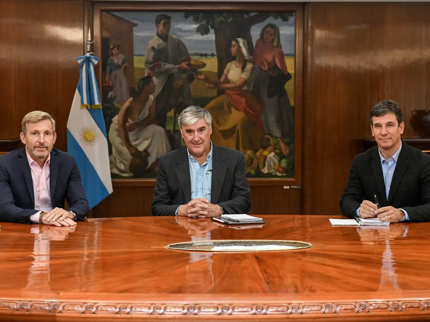 Frigerio se reunió con Caputo en Buenos Aires y avanzó en gestiones por rutas, escuelas y viviendas para Entre Ríos