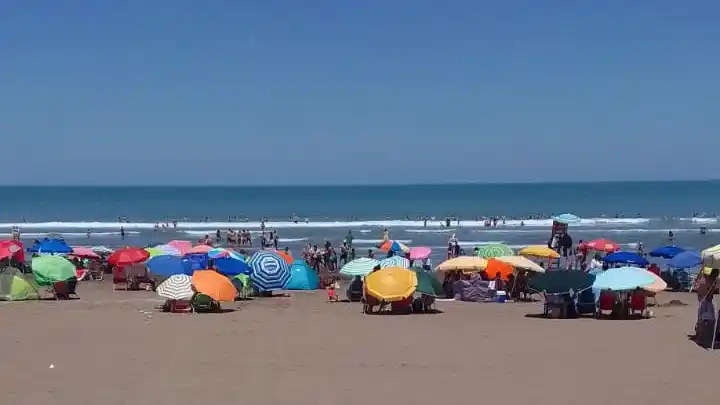 Se fue la primera quincena de enero: Turismo golondrina en las playas de Reta y Orense