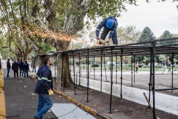Finalizó el retiro de las estructuras fijas de la feria de Plaza San Martín