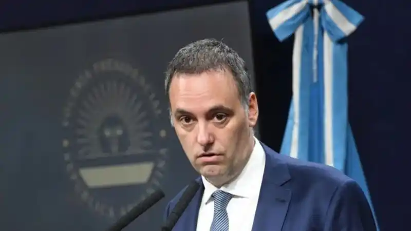 Manuel Adorni en conferencia de prensa