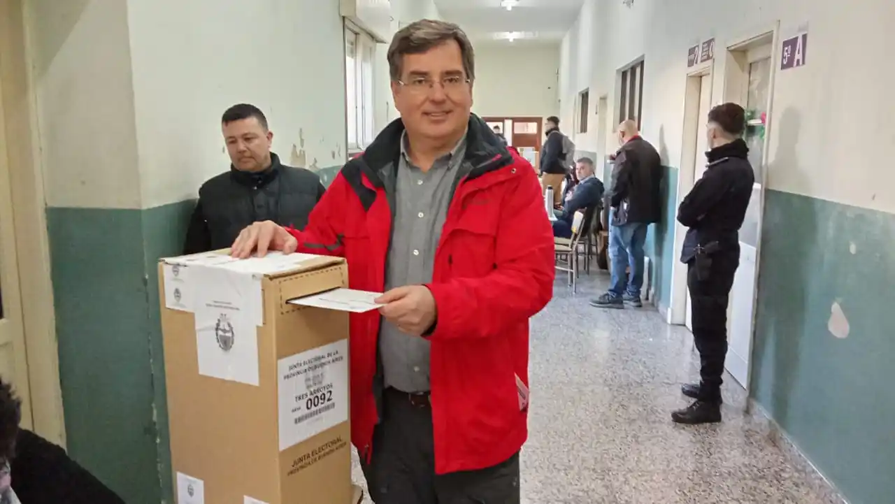 Votó Gustavo Oosterbaan de Somos Buenos Aires