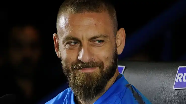 De Rossi podría debutar en Boca frente a Almagro