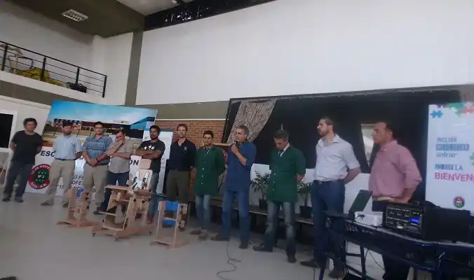 Estudiantes se capacitaron en la producción de sillas posturales