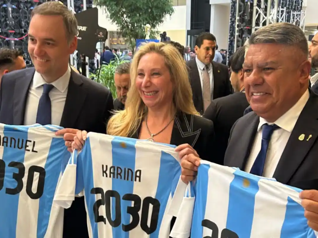 ADORNI K MILEY Y TAPIA