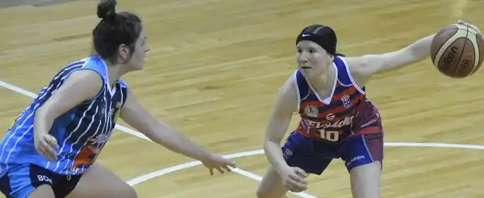 Peñarol perdió su primer partido en la Super Liga Femenina. (Foto: Demián Schleider)