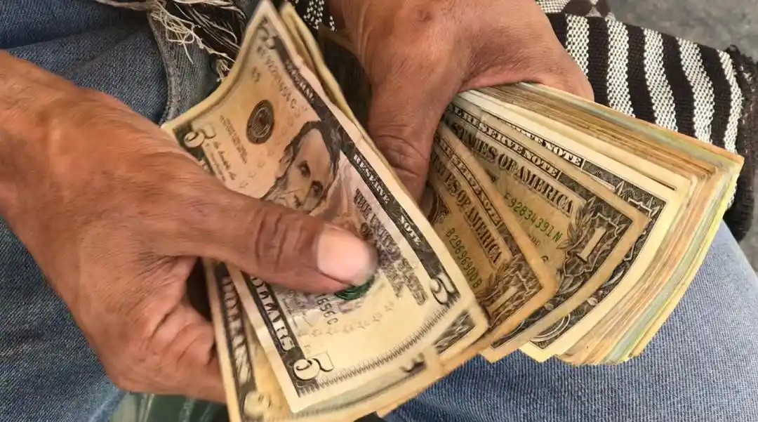 El drama de hacer compras en un país dolarizado