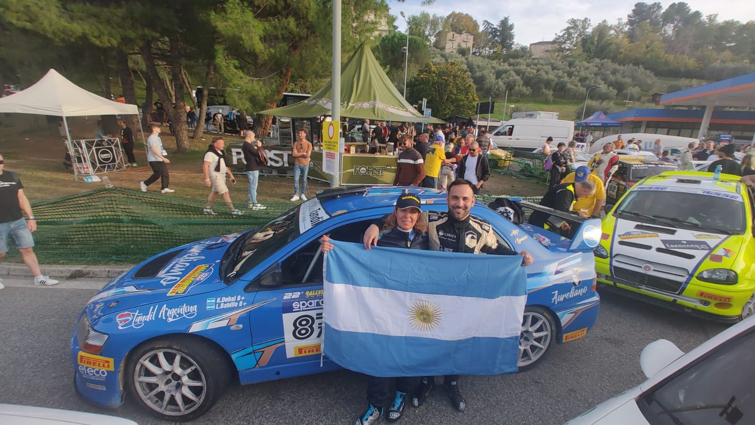 Dobal y Bahillo llevaron bien alto la bandera argentina.