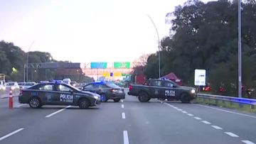 Accidente fatal en la General Paz: un policía de la Ciudad perdió el control de su moto y murió camino al trabajo
