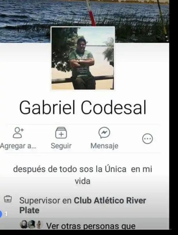 Quiso contratar un flete para abandonar dos perros, pero lo escracharon