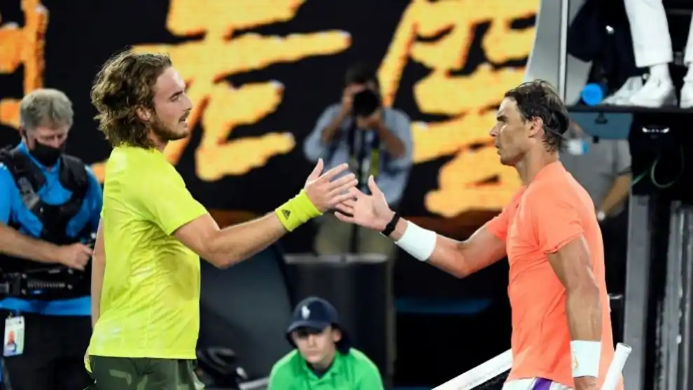 En notable reacción, el griego Tsitsipas dio el golpe ante Nadal