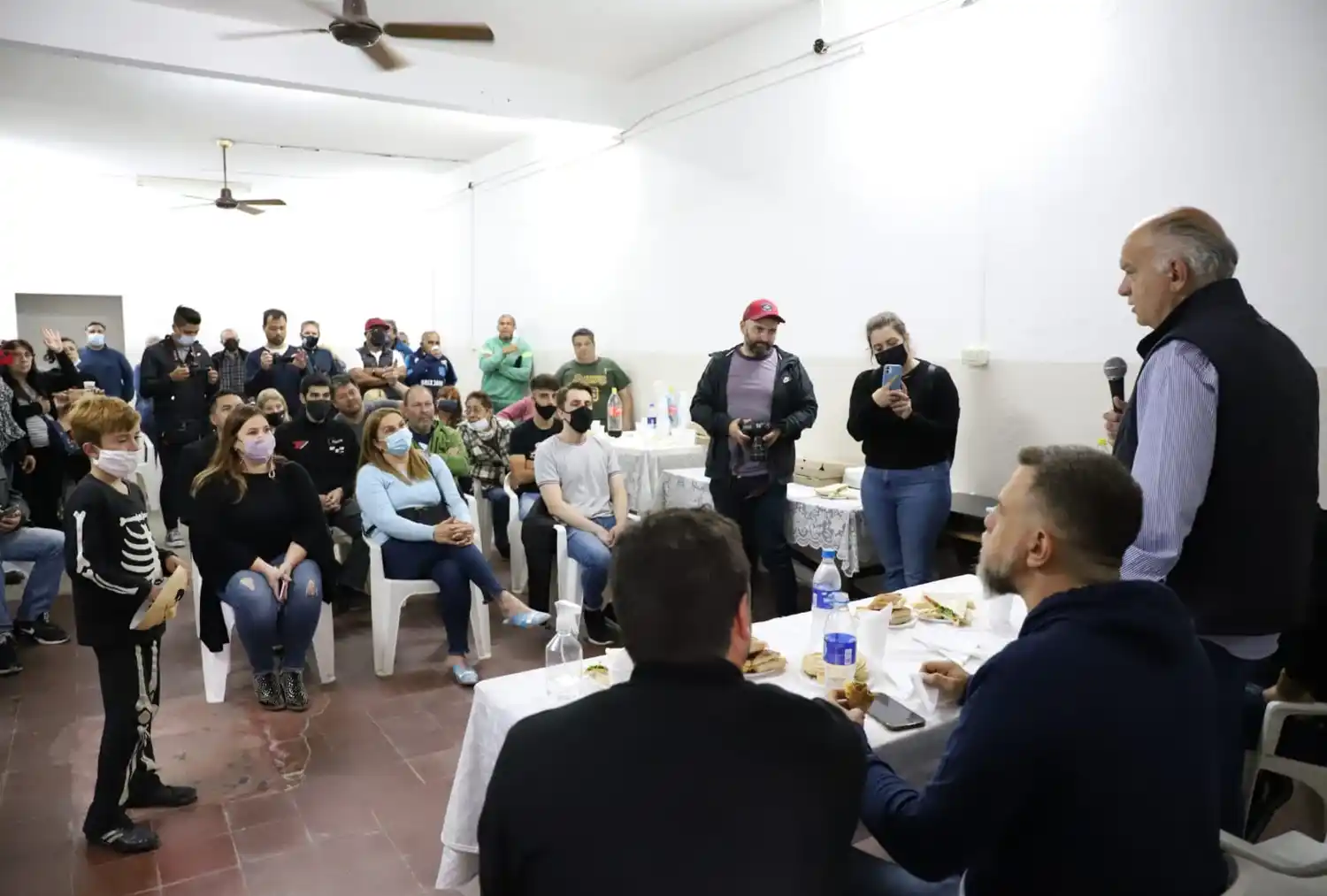 Grindetti se reunió con comerciantes de Monte Chingolo y llamó a "fortalecer el trabajo mancomunado"  