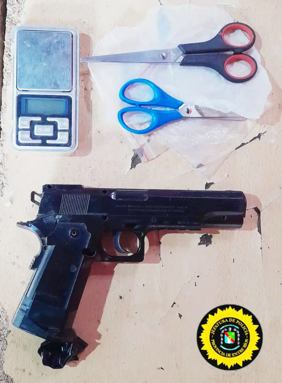 Secuestro de drogas, un arma de fuego y detenciones tras un grave hecho de violencia