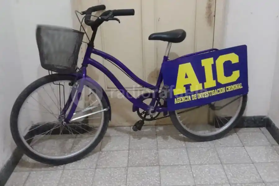 Cayó “Pan Casero”, conocido malabarista y limpiavidrios, por el robo de una bicicleta
