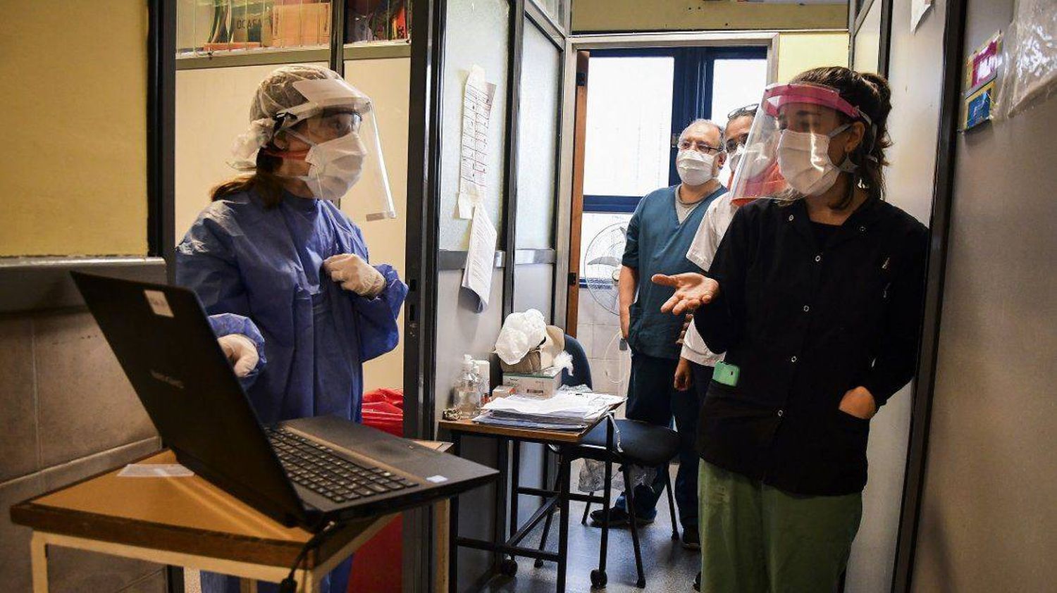 121 muertos y 4.890 casos de coronavirus en las últimas 24 horas