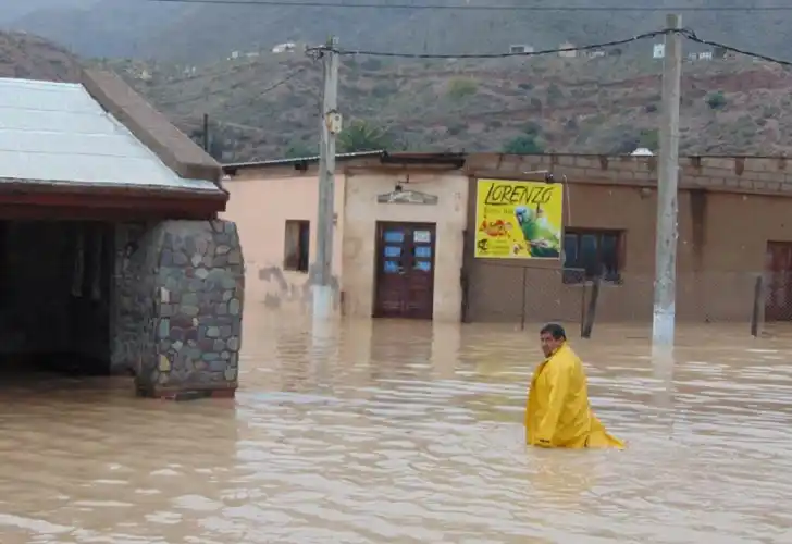 Declaran emergencia y asisten a damnificados por el alud