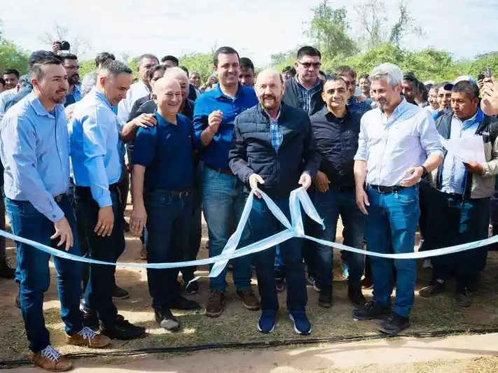 En Pozo de Maza Insfrán inauguró un acueducto