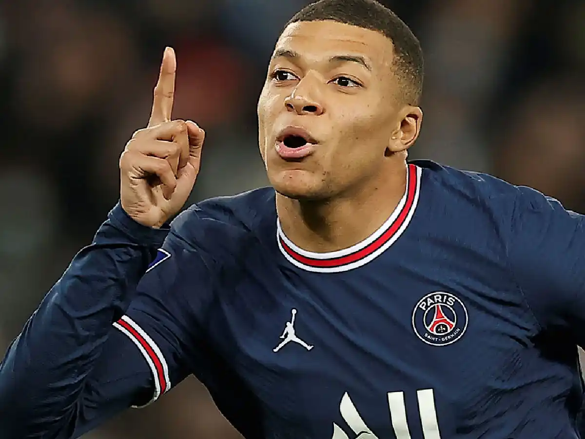 Mbappé se aleja de la renovación con PSG 