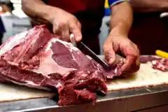 El Gobierno busca frenar los fuertes aumentos en la carne y hay negociaciones con frigoríficos