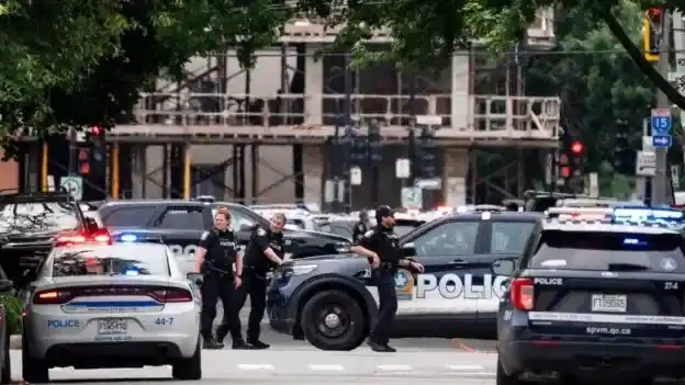 La Policía de Montreal trabajó en el lugar de un tiroteo en Montreal. Foto: Christopher Katsarov/The Canadia - Christopher Katsarov