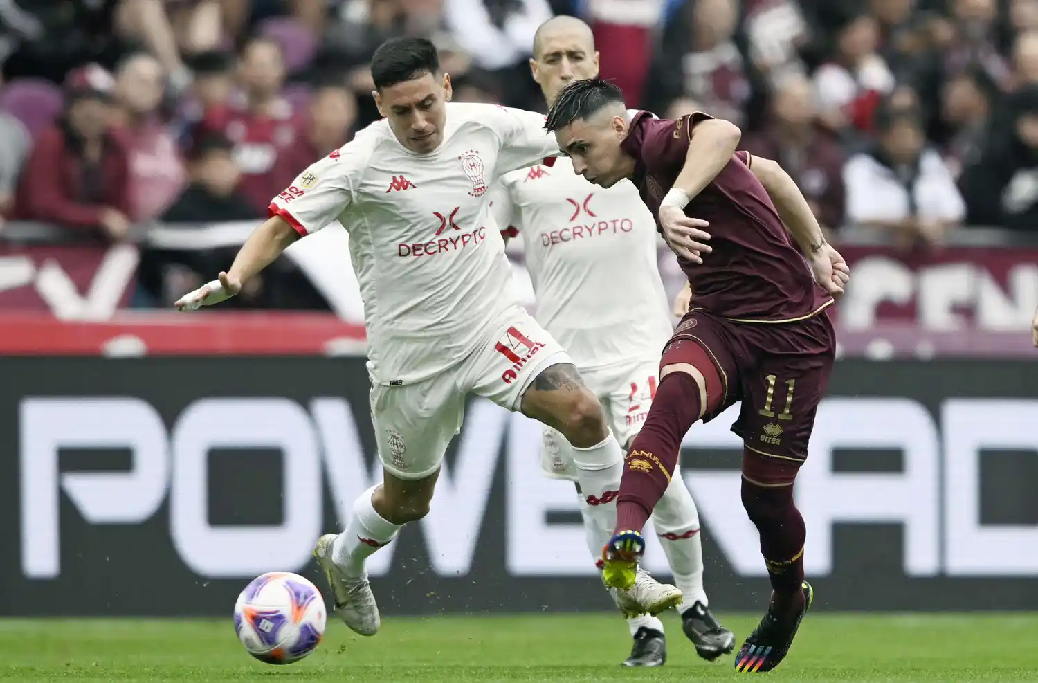 Lanús festejó de local ante Huracán y se prende arriba