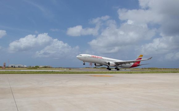 Iberia y Aer Lingus recibirán diez Airbus A321XLR en 2025 y renovarán los interiores de sus A330