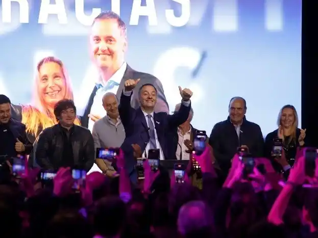 Adorni se impuso sobre Santoro y Lospennato.