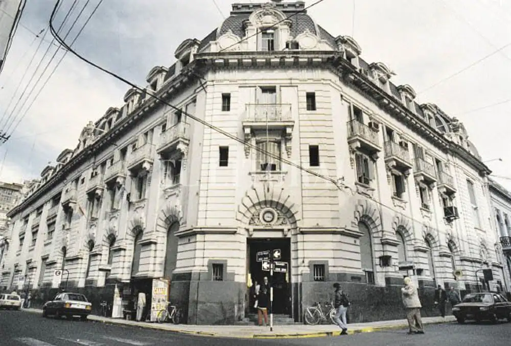Los bancos volverán a atender sin turno, pero garantizando medidas sanitarias