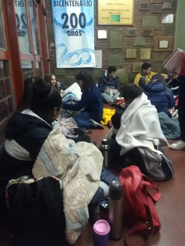 Escuelas sin gas: El "Frazadazo" se extiende por la Provincia