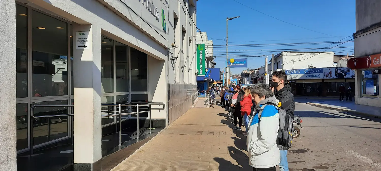 Quejas por cajeros que no funcionan en el Banco Provincia