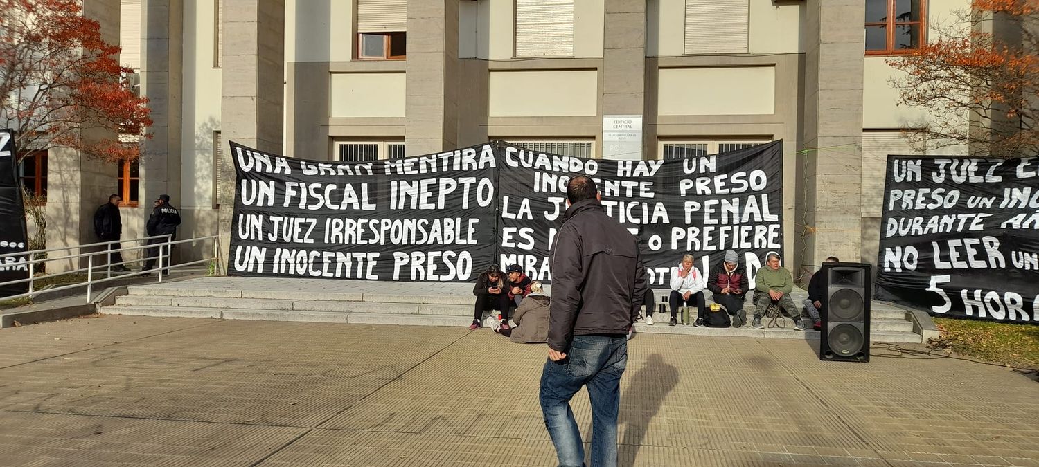 Altamirano inició una huelga de hambre para pedir la libertad de su hermano acusado de abuso