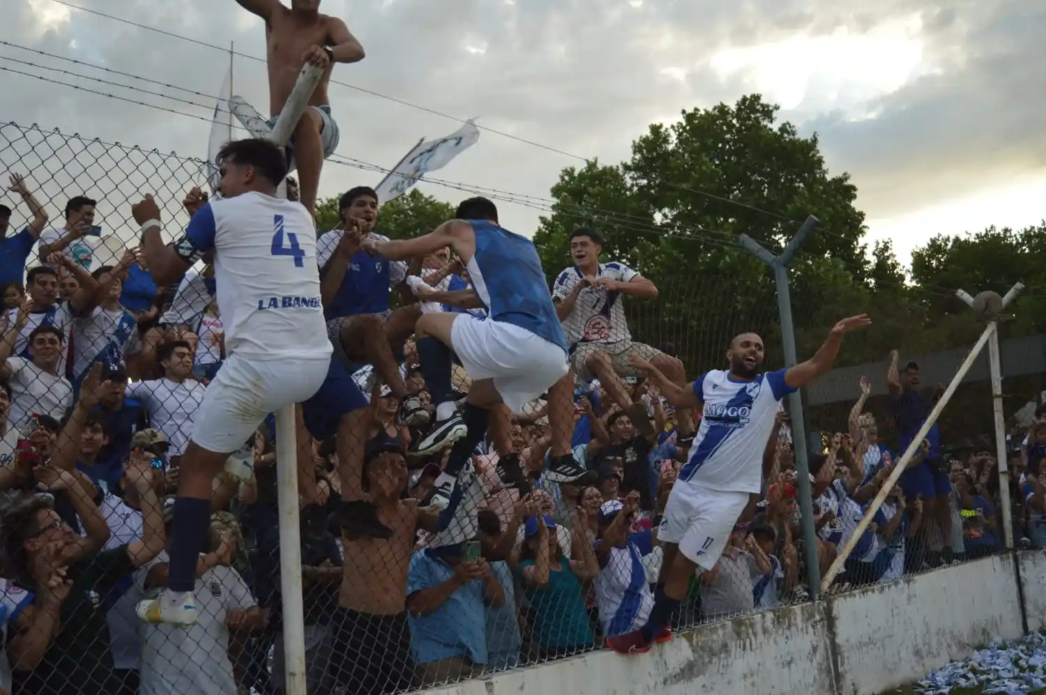 El plantel campeón 2023 de La Banda estará presente en la cruzada por un juguete.