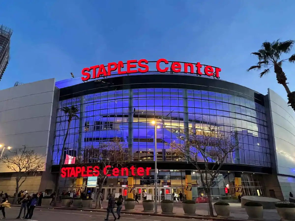 El estadio de los Lakers tendrá nueva denominación