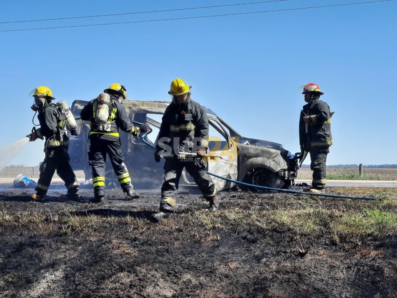 Villa Cañás: incendio total de utilitario en ruta 94