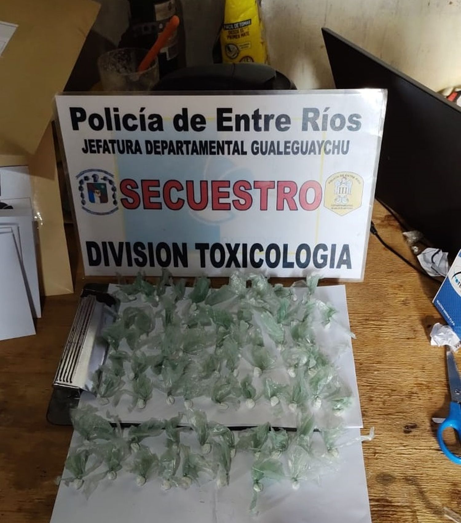 Allanaron y detuvieron a tres gualeguaychuenses por vender cocaína