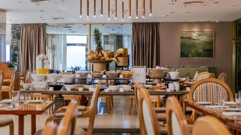 Fin de semana largo sin impulso: preocupación en el sector gastronómico y hotelero marplatense