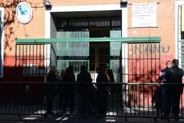 Alumnos mayores pagan por sexo a los más chicos