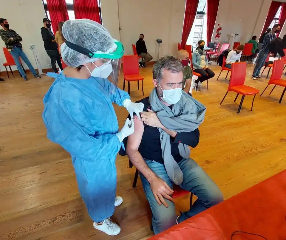 "Llegó mi turno": El mensaje de Piaggio tras vacunarse contra el Covid