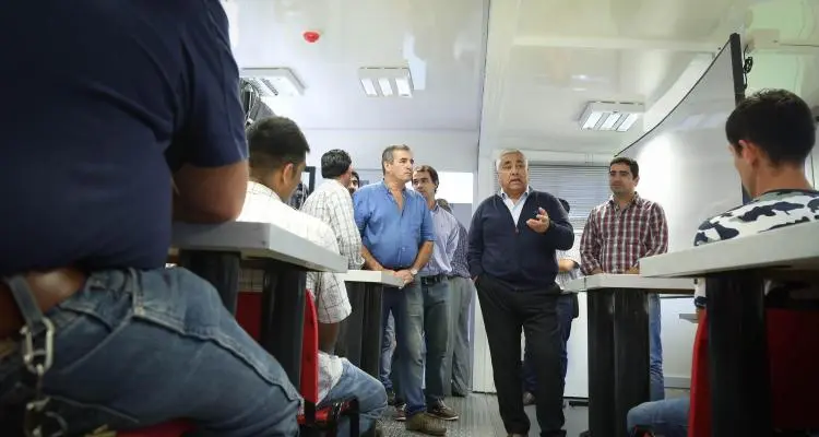 Capacitación gratuita  en aulas móviles