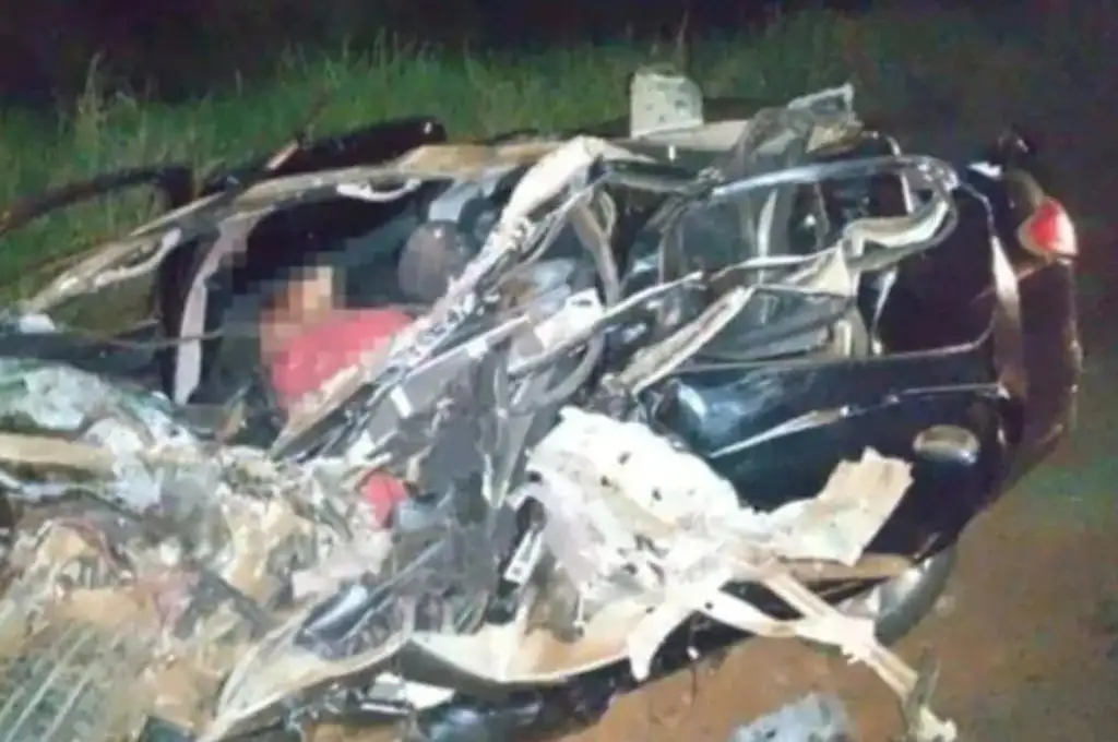 Corrientes: un choque frontal entre un auto y un camión dejó cuatro muertos