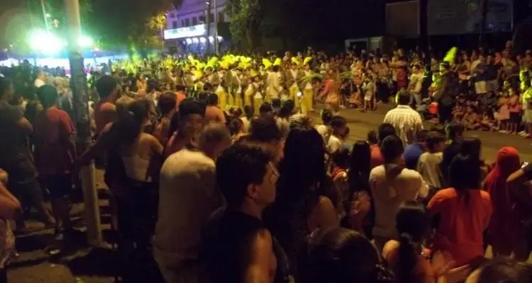 Corsos: Última noche de comparsas en 11 de Septiembre