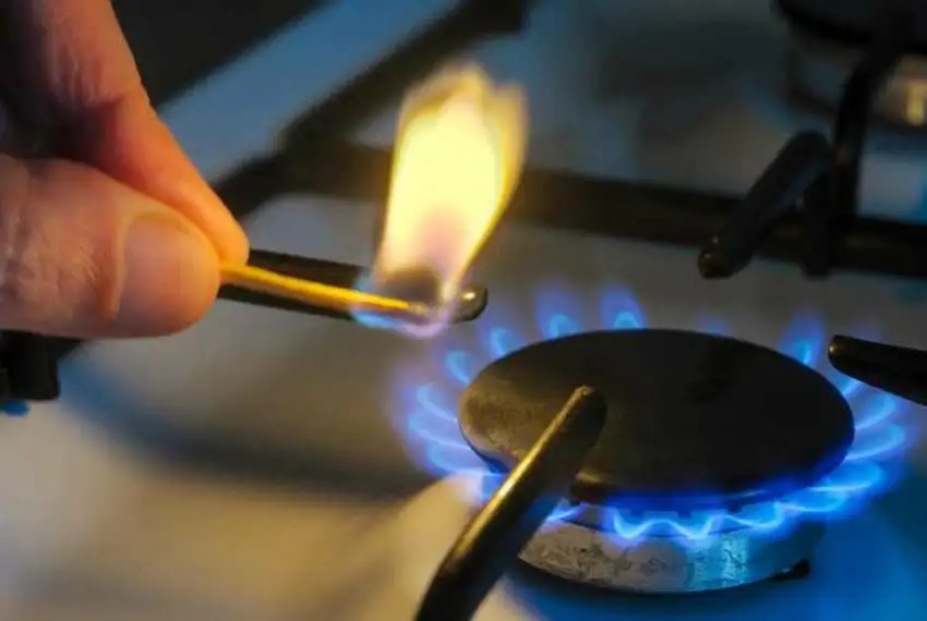 Pronostican en octubre nuevos aumentos del 80% para la luz y gas