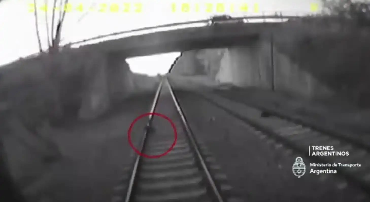 PUDO HABER DESCARRILADO EN GÁNDARA: Un neumático con piedras en las vías se suma a actos vandálicos denunciados por Trenes Argentinos